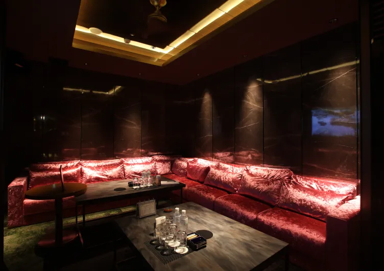 VIP ROOM