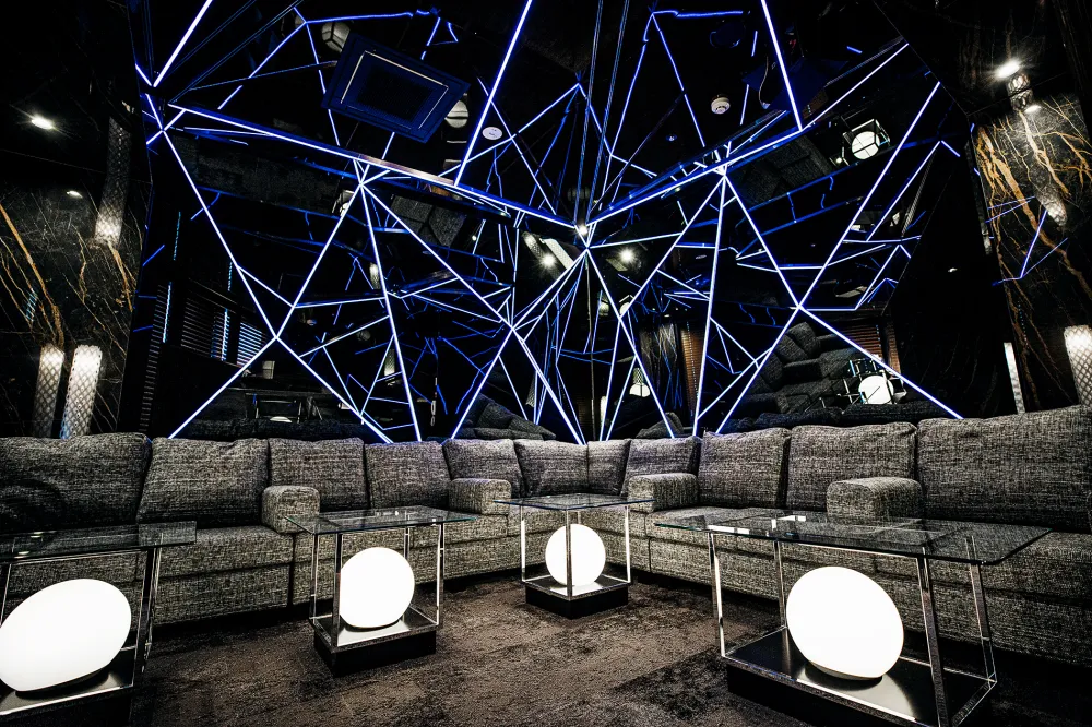 VIP ROOM